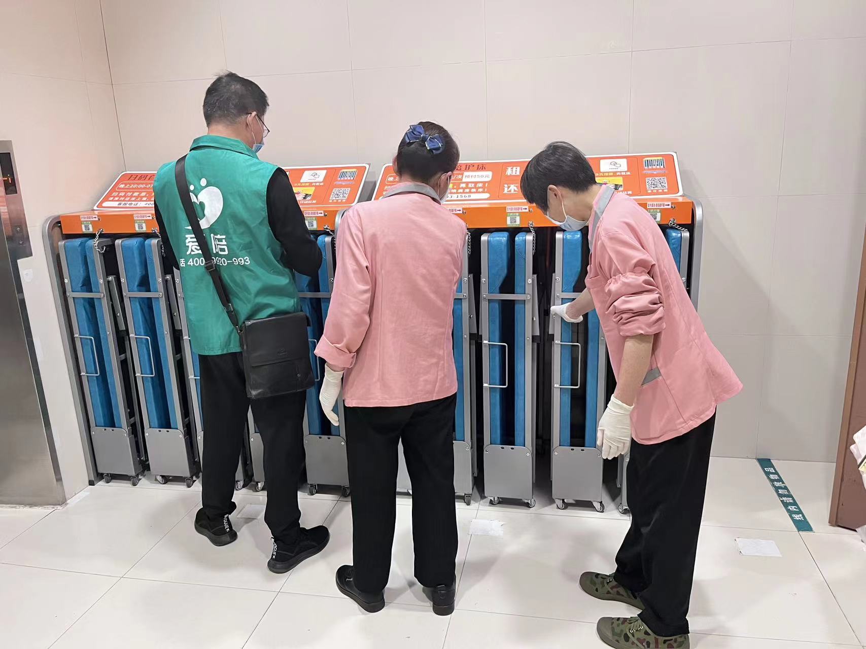 醫(yī)院家具+智能鎖+平臺管理系統(tǒng)+服務(wù)管理體系=愛陪智能共享陪護床