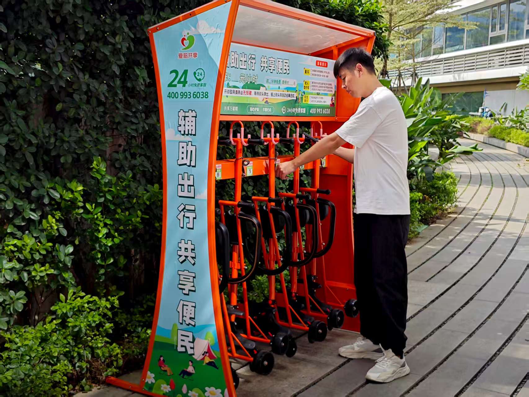 帶娃逛景區(qū)怕折騰?愛陪共享童車入駐,遛娃輕松沒負(fù)擔(dān)!